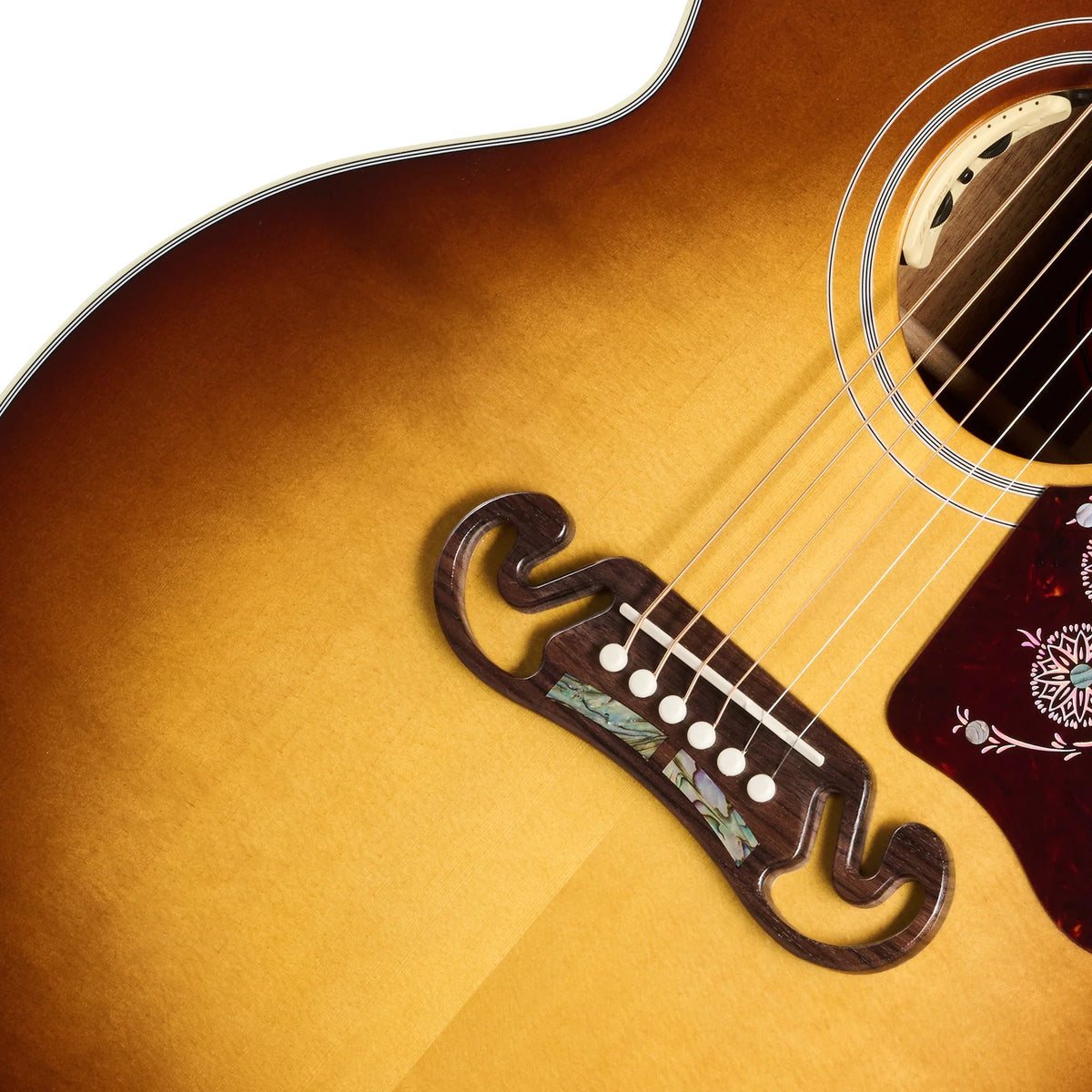 Đàn guitar acoustic Gibson SJ-200 Elegant Koa màu Honey Burst – cận lỗ thoát âm và ngựa đàn
