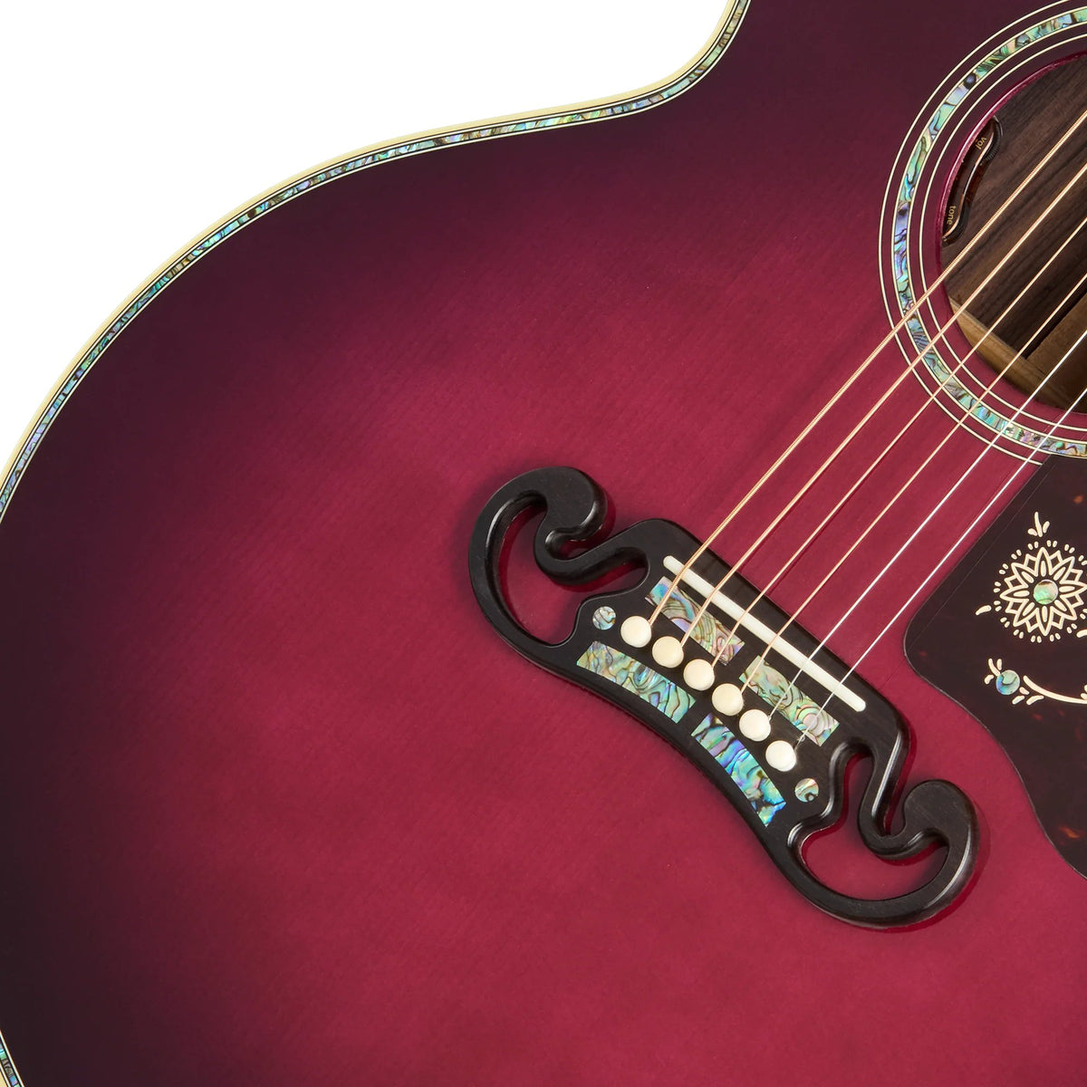 Đàn guitar acoustic Gibson SJ-200 Standard 3-Piece Back màu Merlot Burst – cận lỗ thoát âm và ngựa đàn