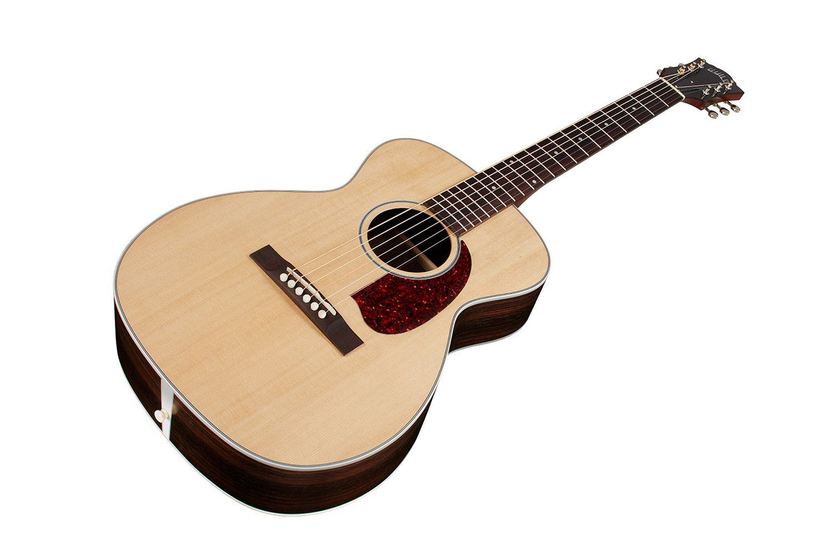 Đàn guitar acoustic Guild M-50 Standard màu Natural – góc nghiêng 3/4 toàn thân