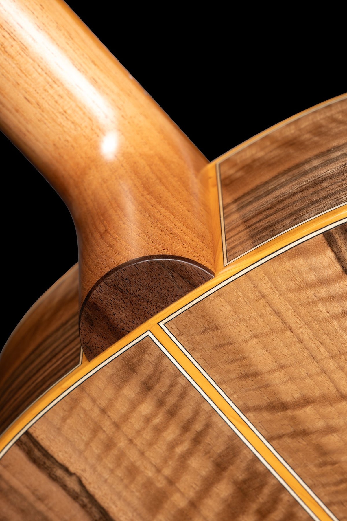 Đàn guitar acoustic Lakewood M-24 Premium Aura màu Natural – cận gót cần nối thân đàn