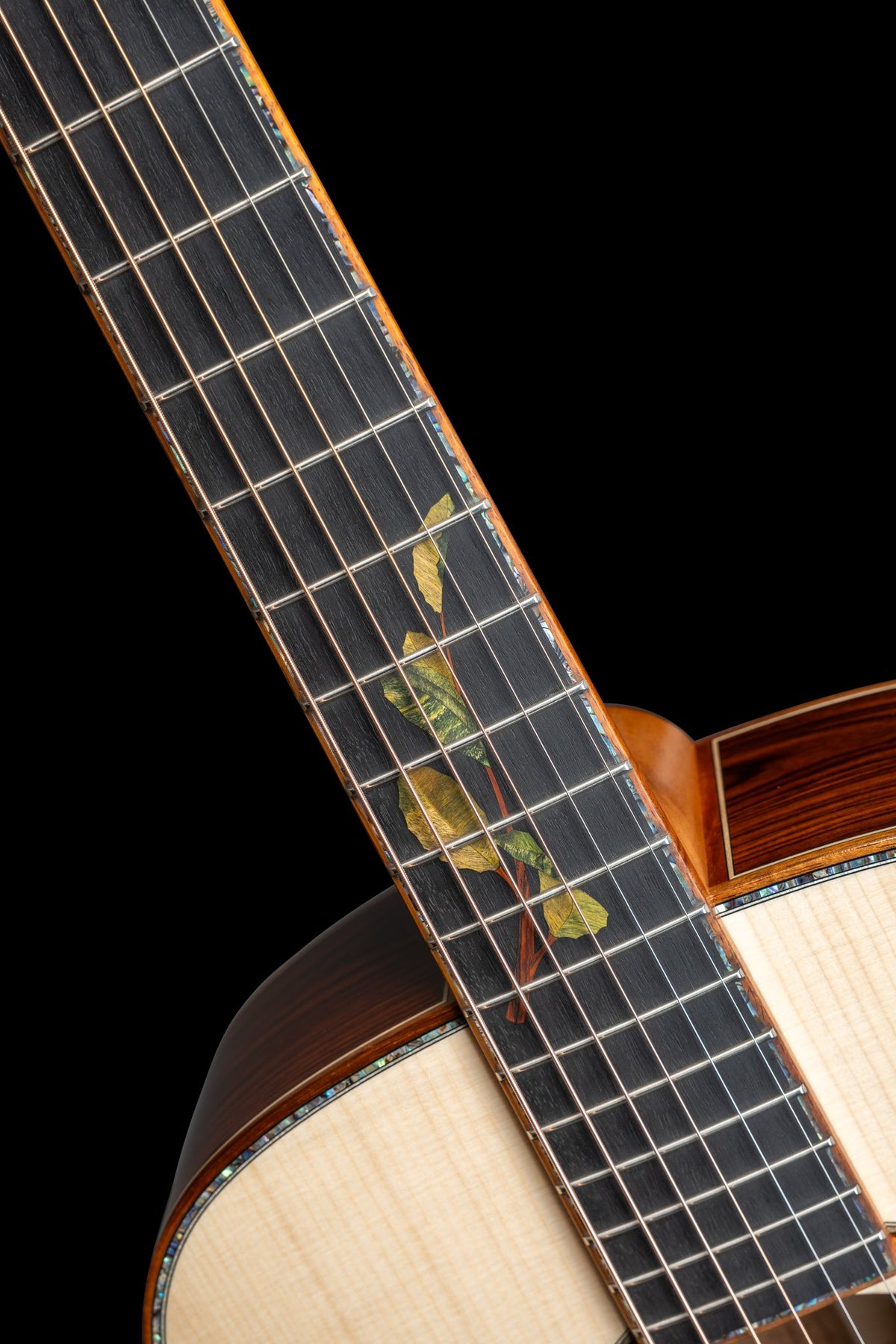Đàn guitar acoustic Lakewood M-53 Premium Aura màu Natural – cận inlay trên mặt phím