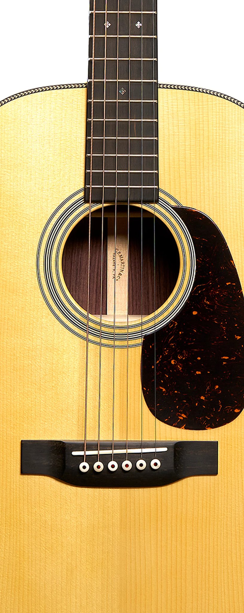 Đàn guitar acoustic Martin Custom Shop 0-28 màu Aging Toner – cận thùng đàn mặt trước