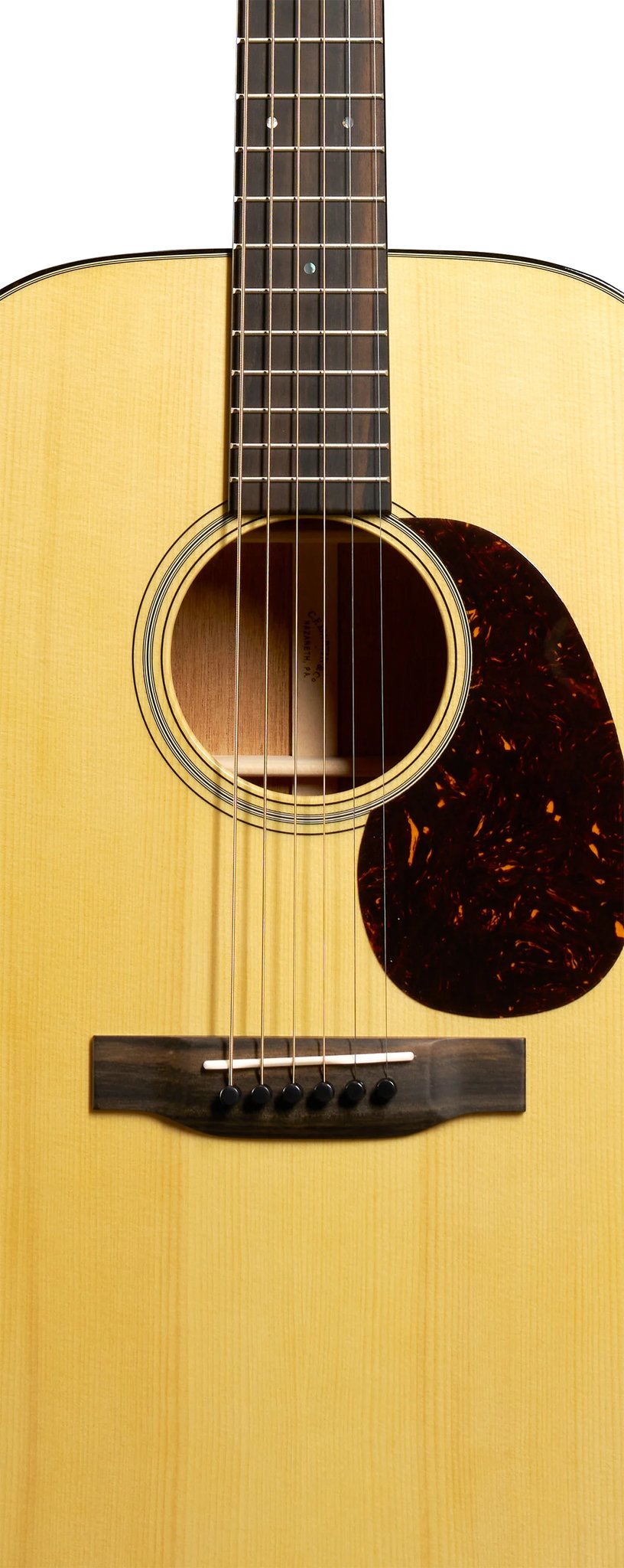 Đàn guitar acoustic Martin Custom Shop 000-18 màu Aging Toner – cận thùng đàn mặt trước