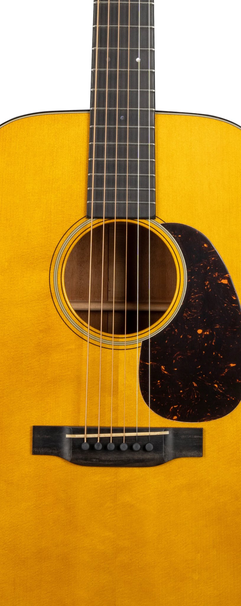 Đàn guitar acoustic Martin Custom Shop D-18 1937 bản Natural Stage 1 Aging – cận thùng đàn mặt trước