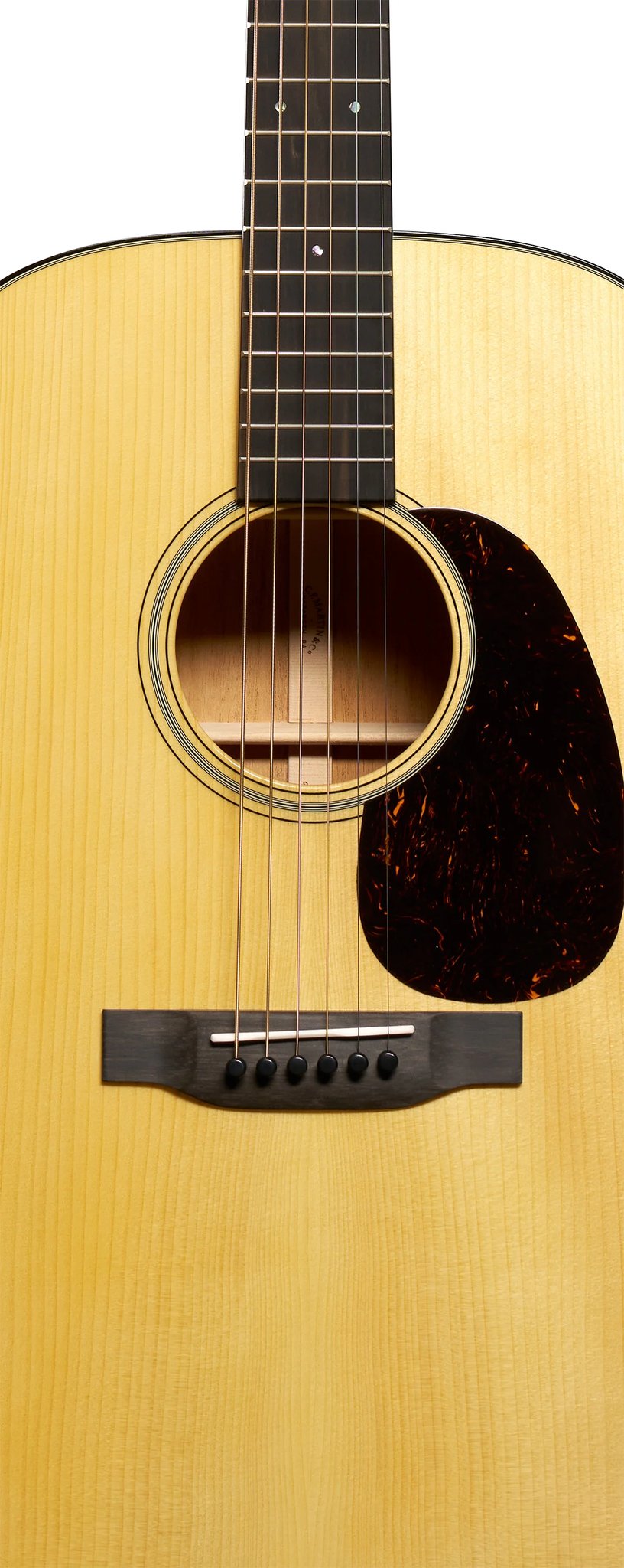 Đàn guitar acoustic Martin Custom Shop D-18 màu Aging Toner – cận thùng đàn mặt trước