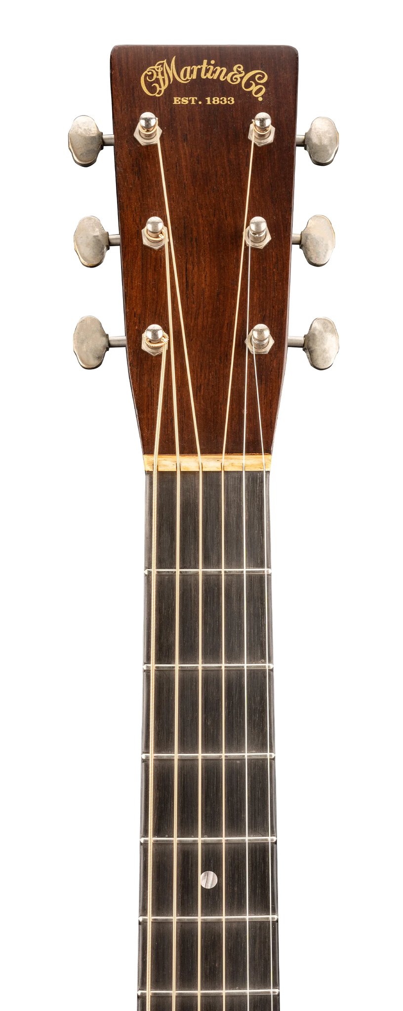 Đàn guitar acoustic Martin D-18 Authentic 1937 Aged màu Vintage Toner – cận đầu đàn và logo Martin