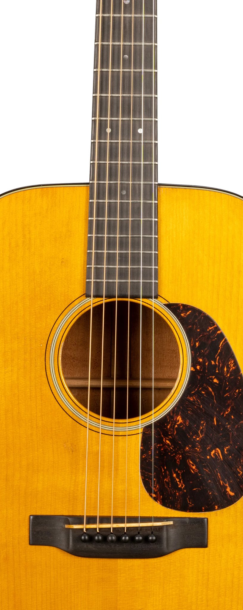Đàn guitar acoustic Martin D-18 Authentic 1937 Aged màu Vintage Toner – cận thùng đàn mặt trước