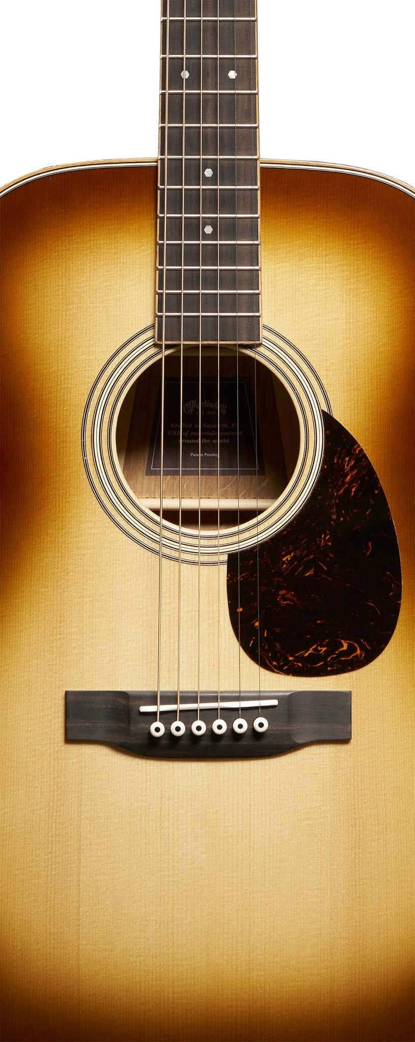Đàn guitar acoustic Martin OM-35 Inception màu Dark Toasted Burst – cận thùng đàn mặt trước