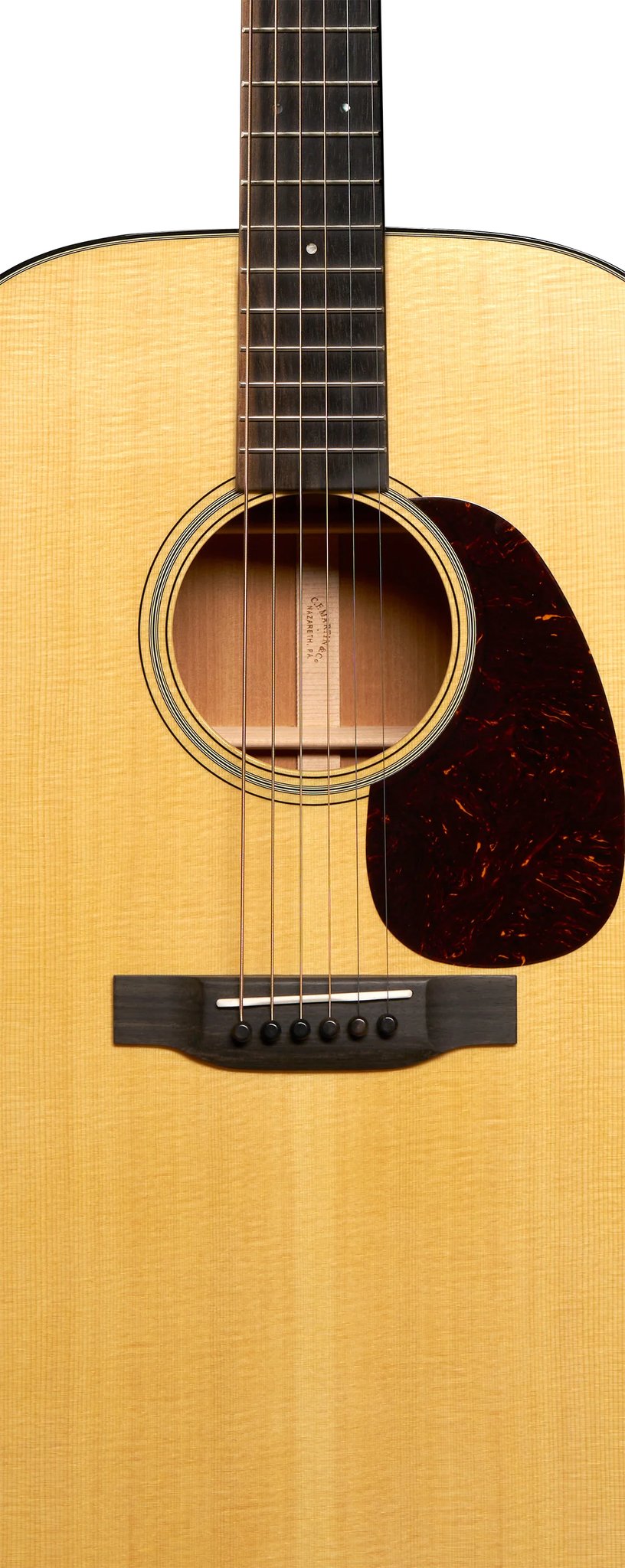 Đàn guitar acoustic Martin Super D-18 màu Gloss – cận thùng đàn mặt trước