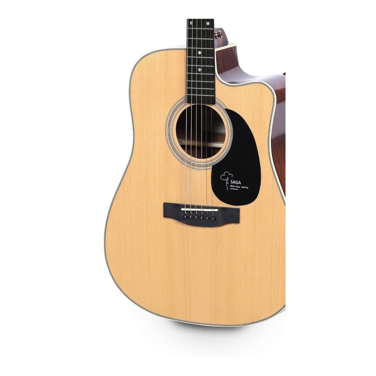 Cận cảnh thùng đàn guitar Saga SF700C Pro màu Natural: mặt vân sam sấy nhiệt, ngựa gỗ cẩm lai