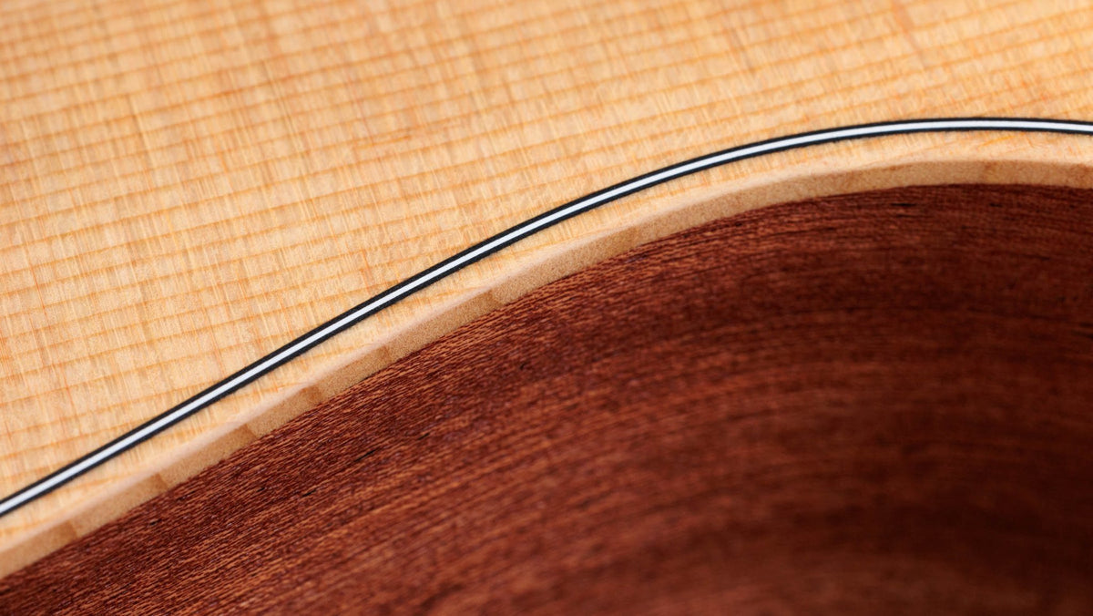 Đàn guitar acoustic Taylor GS Mini màu Natural – cận chi tiết hoàn thiện (góc 2)