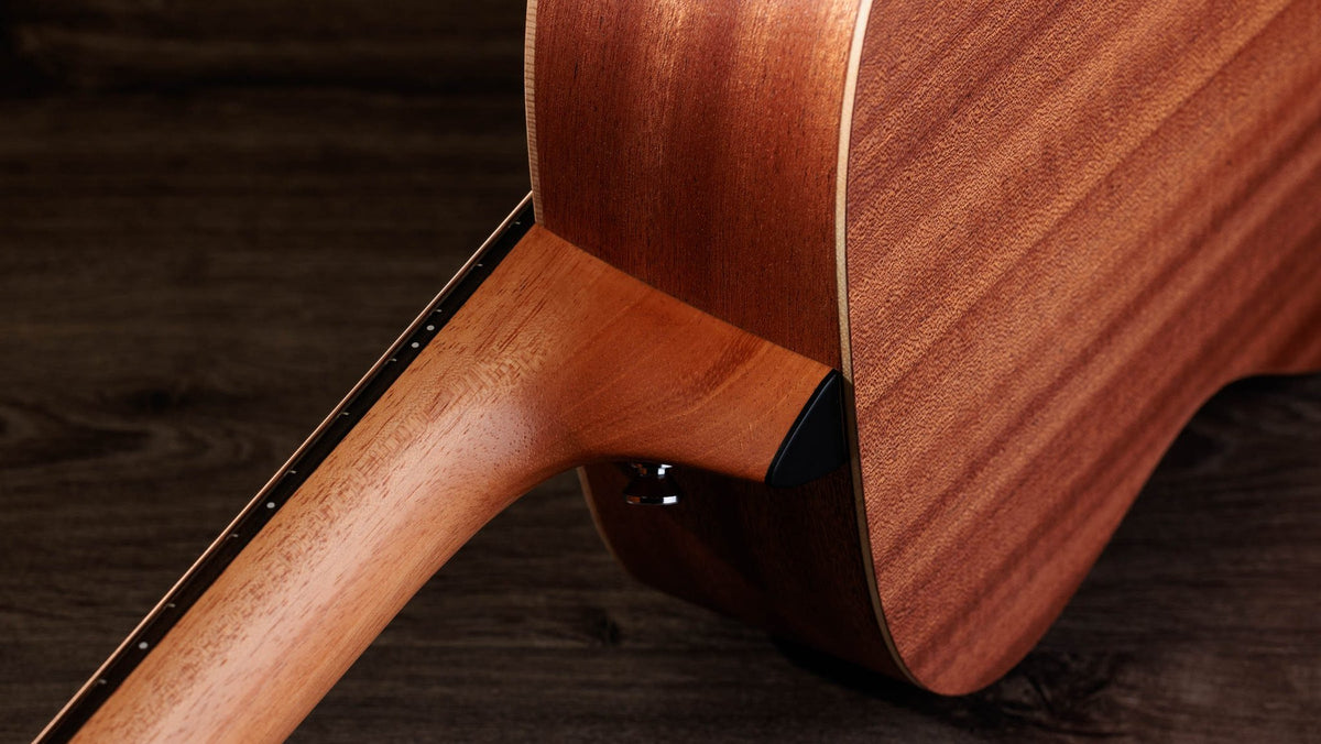 Đàn guitar acoustic Taylor GS Mini màu Natural – cận gót cần nối thân đàn