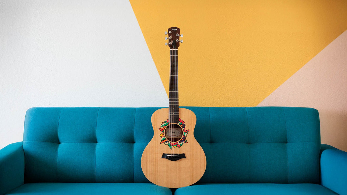 Đàn guitar acoustic Taylor Jacob Collier GS Mini 5-String màu Custom Art – ảnh chính hãng chụp nằm ngang (góc 2)
