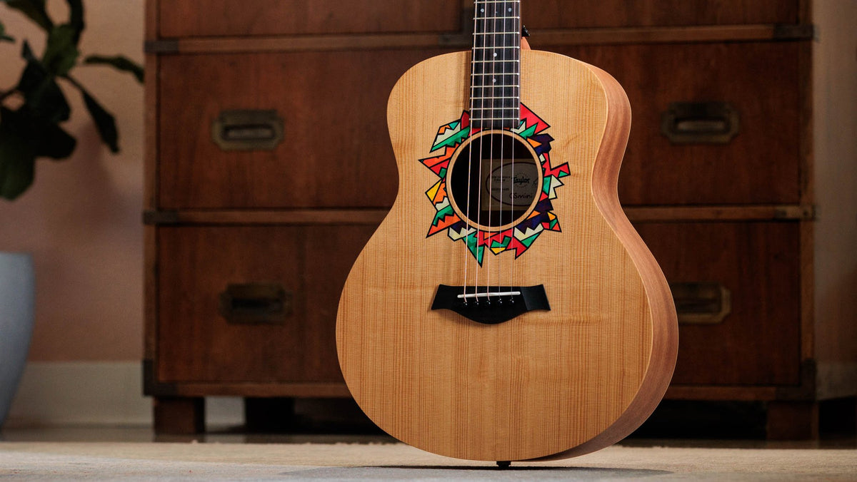 Đàn guitar acoustic Taylor Jacob Collier GS Mini 5-String màu Custom Art – ảnh chính hãng chụp nằm ngang (góc 3)