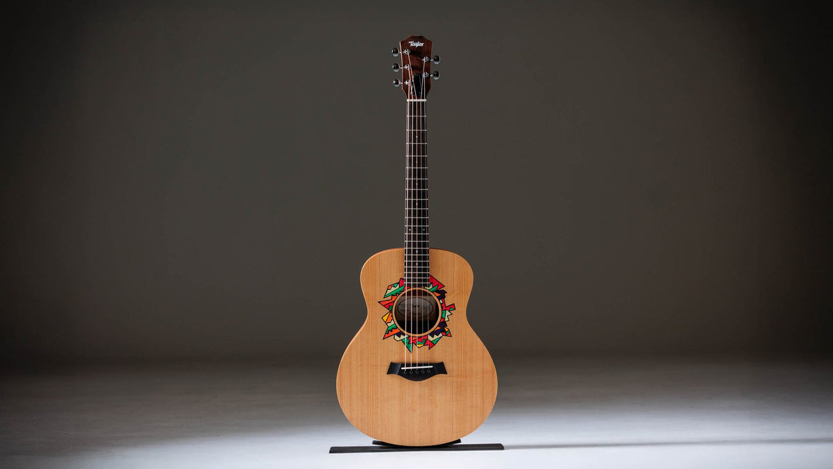 Đàn guitar acoustic Taylor Jacob Collier GS Mini 5-String màu Custom Art – ảnh chính hãng chụp nằm ngang
