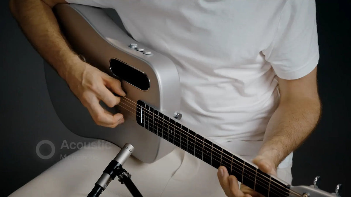 Đàn guitar acoustic thông minh Lava ME Air màu Carbon Silver – ảnh người chơi thực tế (góc 2)