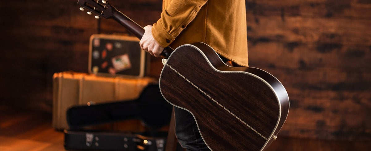 Đàn guitar acoustic Washburn R-310 Victorian màu Natural Antique Matte – ảnh người chơi thực tế