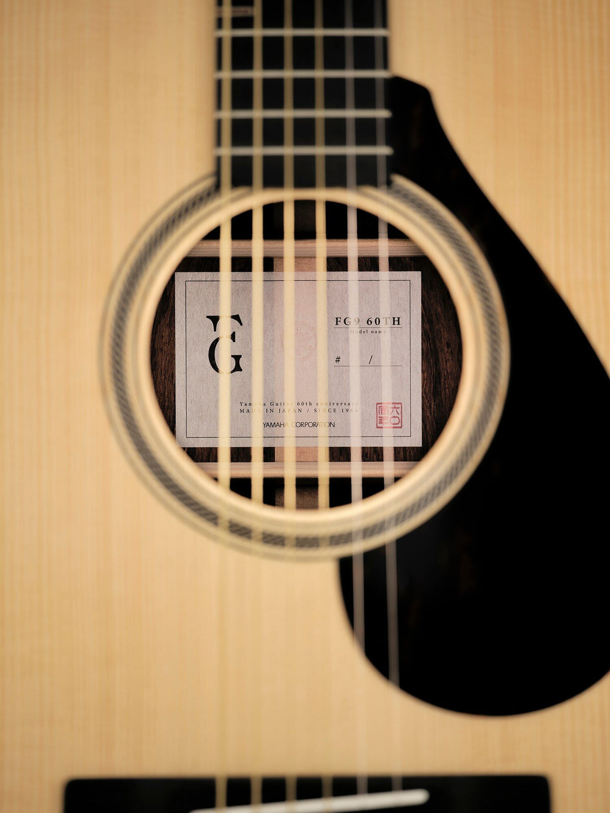 Đàn guitar acoustic Yamaha FG9 60th Anniversary màu Natural – nhãn bên trong thùng đàn