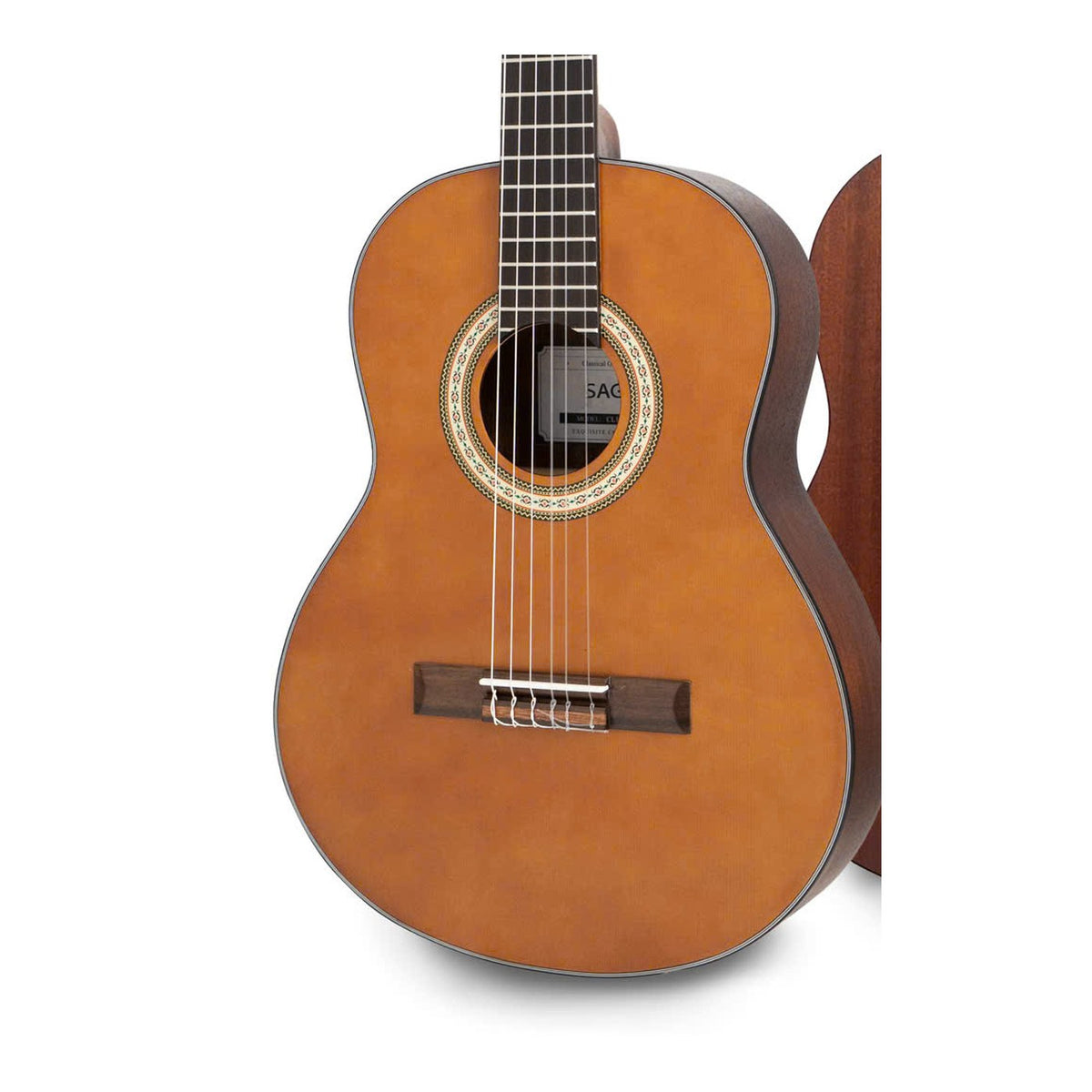 Cận cảnh thùng đàn guitar classic Saga C10MINI: mặt vân sam sơn mờ, rosette cổ điển, ngựa gỗ cẩm lai