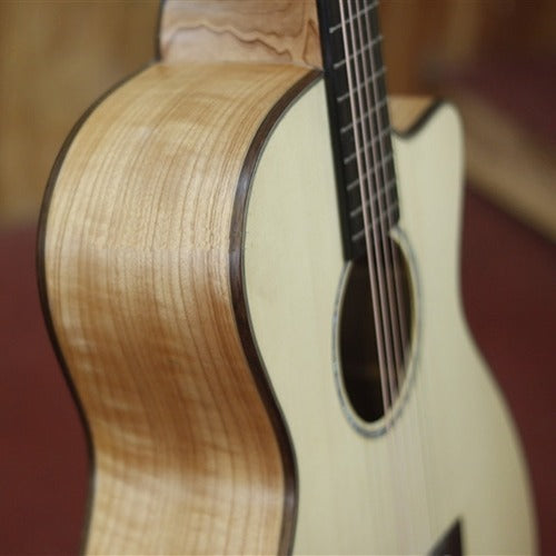 Guitar Acoustic Trần LC32