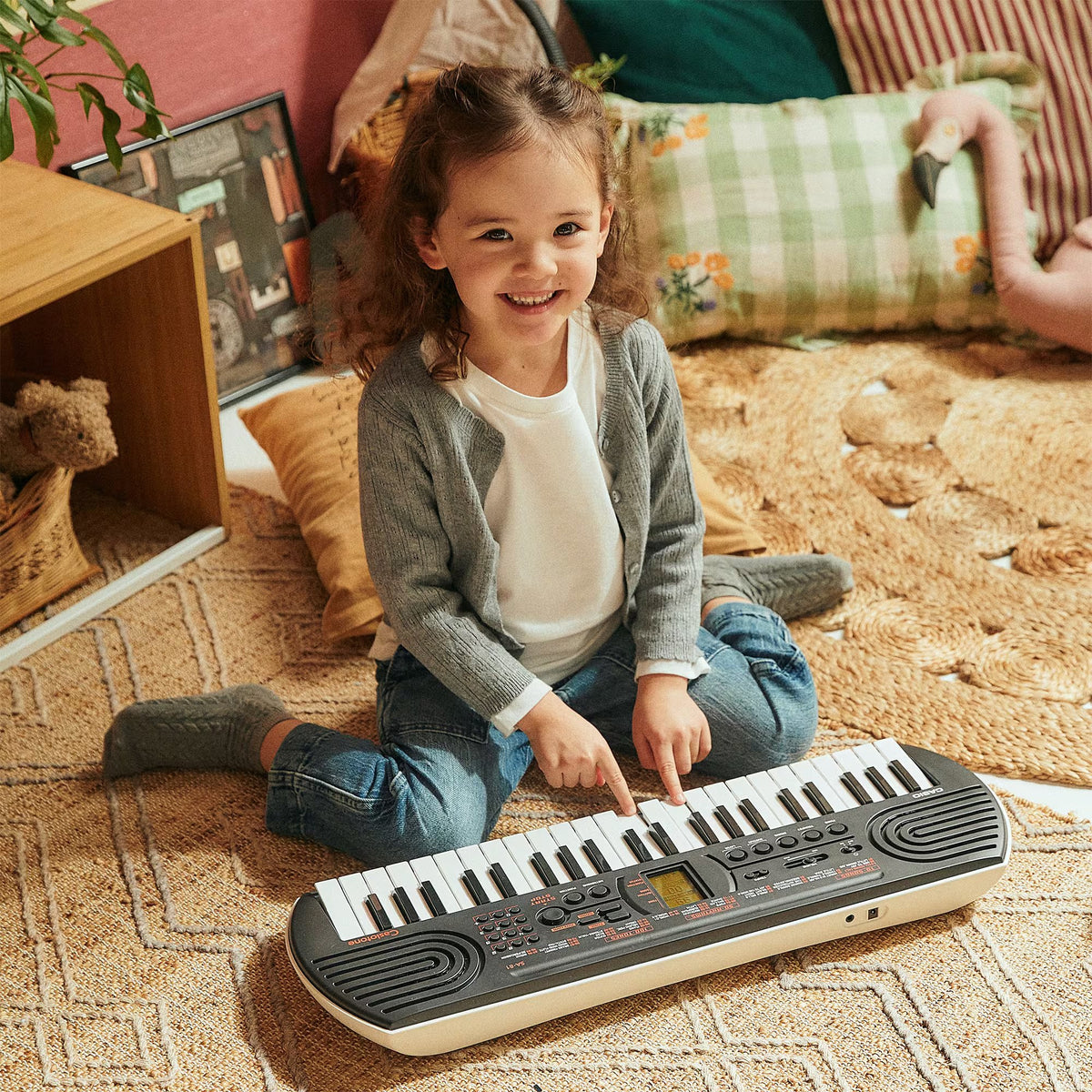 Đàn Organ Casio SA-81 - không gian sử dụng (Đen)