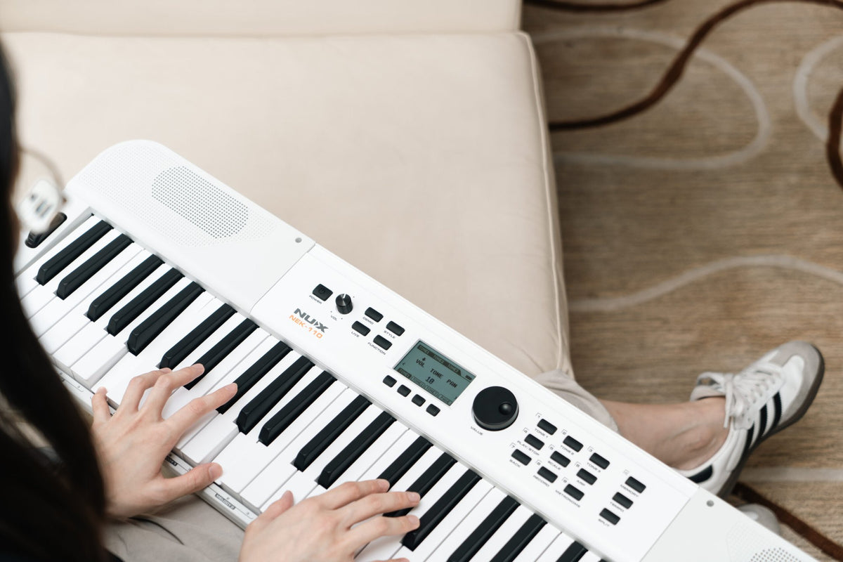 Đàn Organ Nux NEK110 White - không gian sử dụng (Trắng)