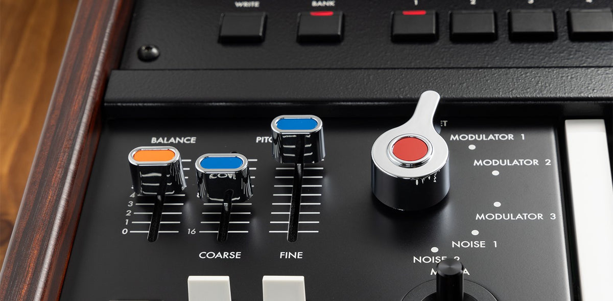 Đàn Synthesizer Korg miniKORG 700Sm - cận cảnh chi tiết