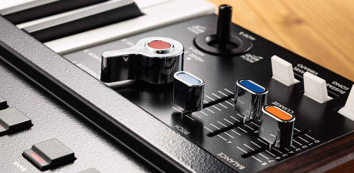 Đàn Synthesizer Korg miniKORG 700Sm - cận cảnh chi tiết