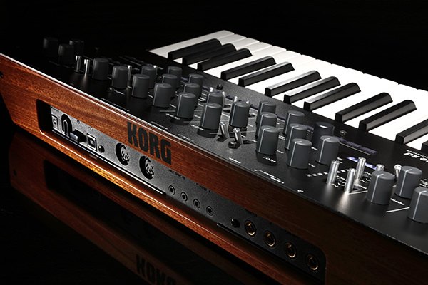 Đàn Synthesizer Korg minilogue xd - mặt sau, cổng kết nối