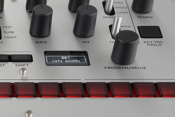 Đàn Synthesizer Korg monologue - cận cảnh chi tiết