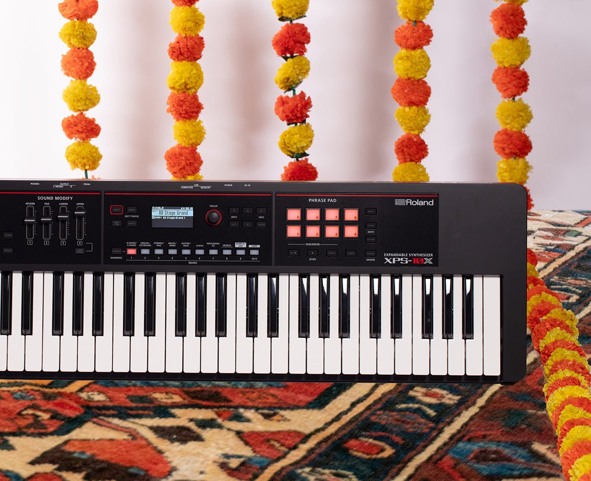 Đàn Synthesizer Roland XPS-10X - góc nghiêng
