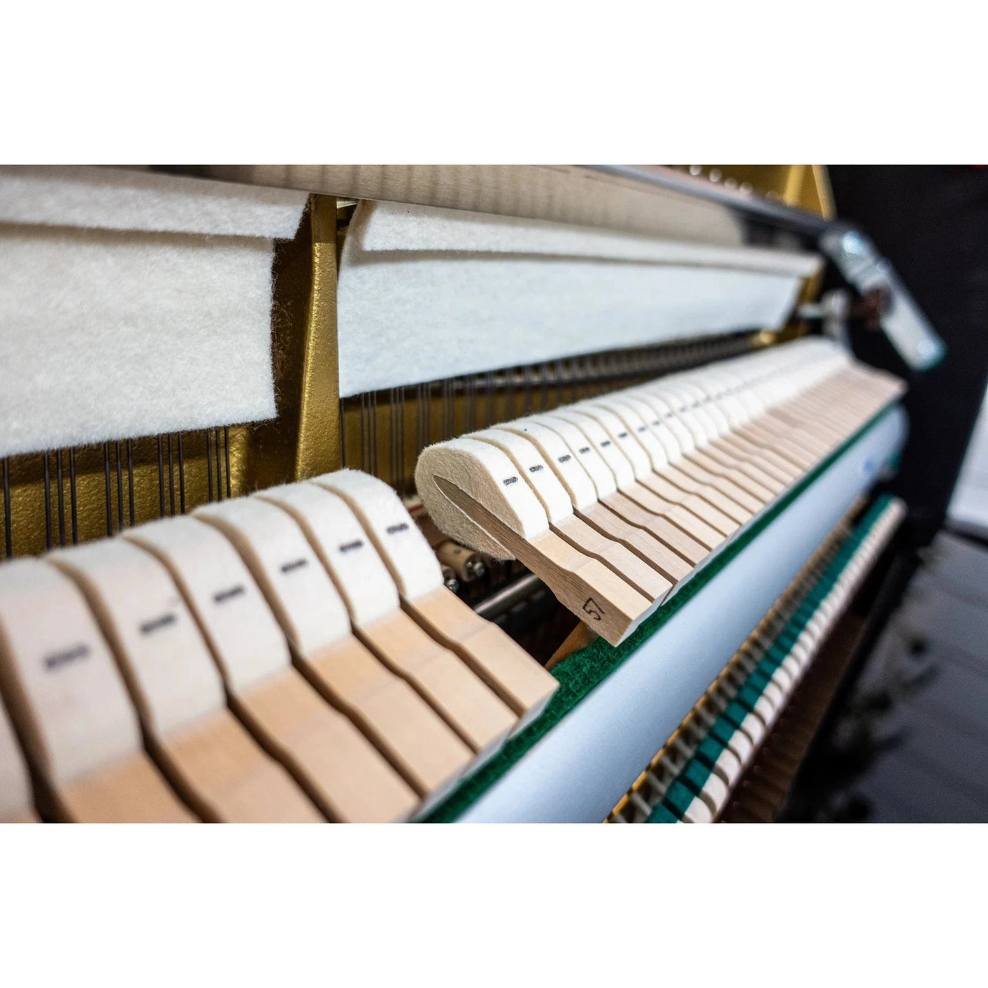 Đàn Piano Cơ Upright Yamaha B2, Polished Ebony Chrome