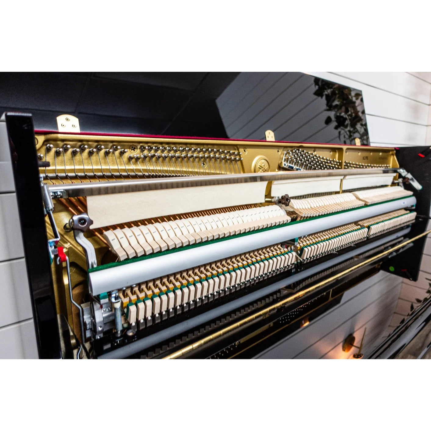 Đàn Piano Cơ Upright Yamaha B2, Polished Ebony Chrome