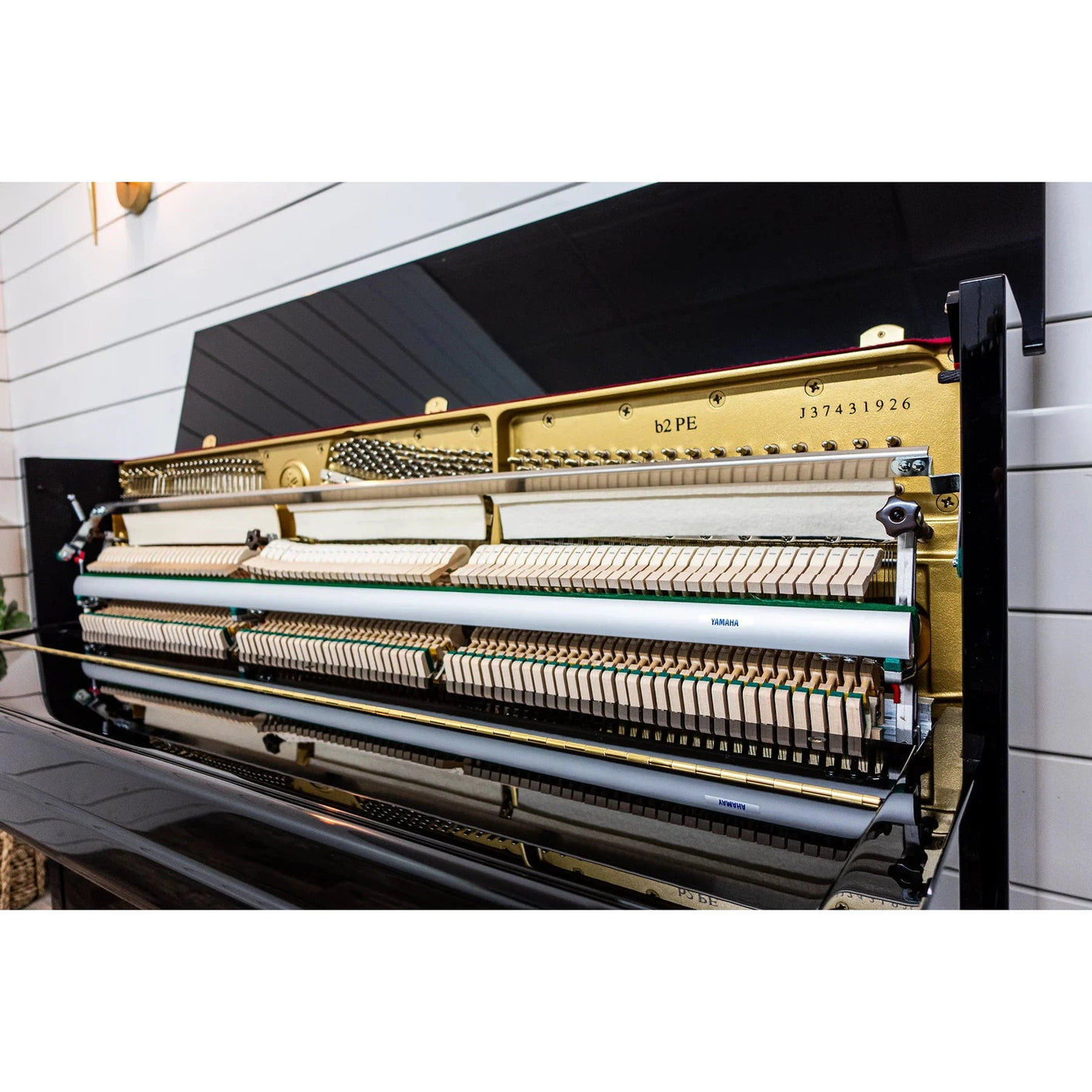 Đàn Piano Cơ Upright Yamaha B2, Polished Ebony Chrome