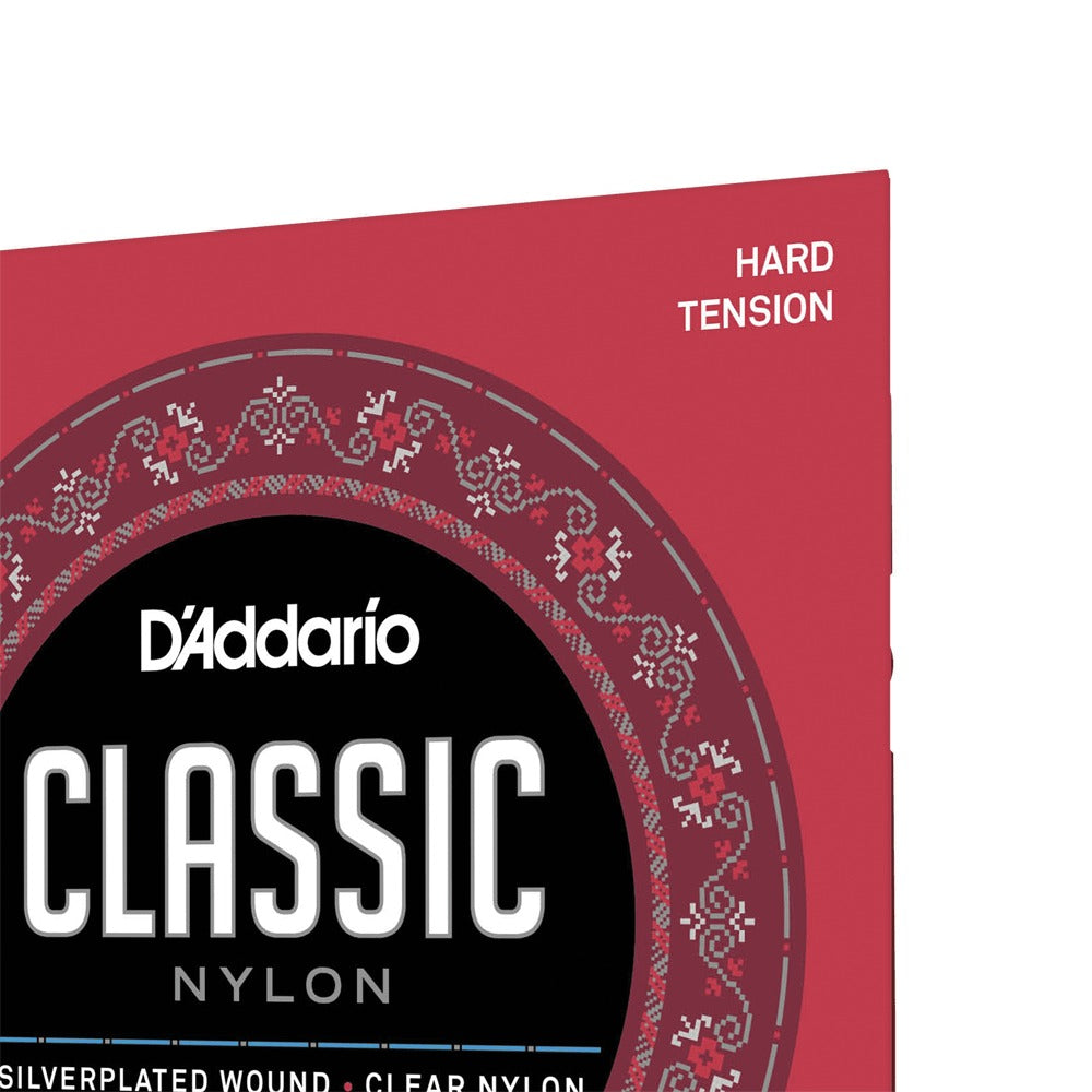 Cận cảnh logo và tên dòng trên bao bì D'Addario EJ27H