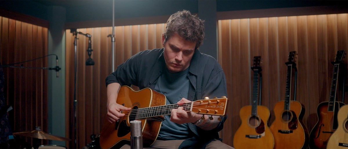 Earthwood Bell Bronze – dòng dây Ernie Ball phát triển cùng John Mayer (ảnh từ video của hãng)