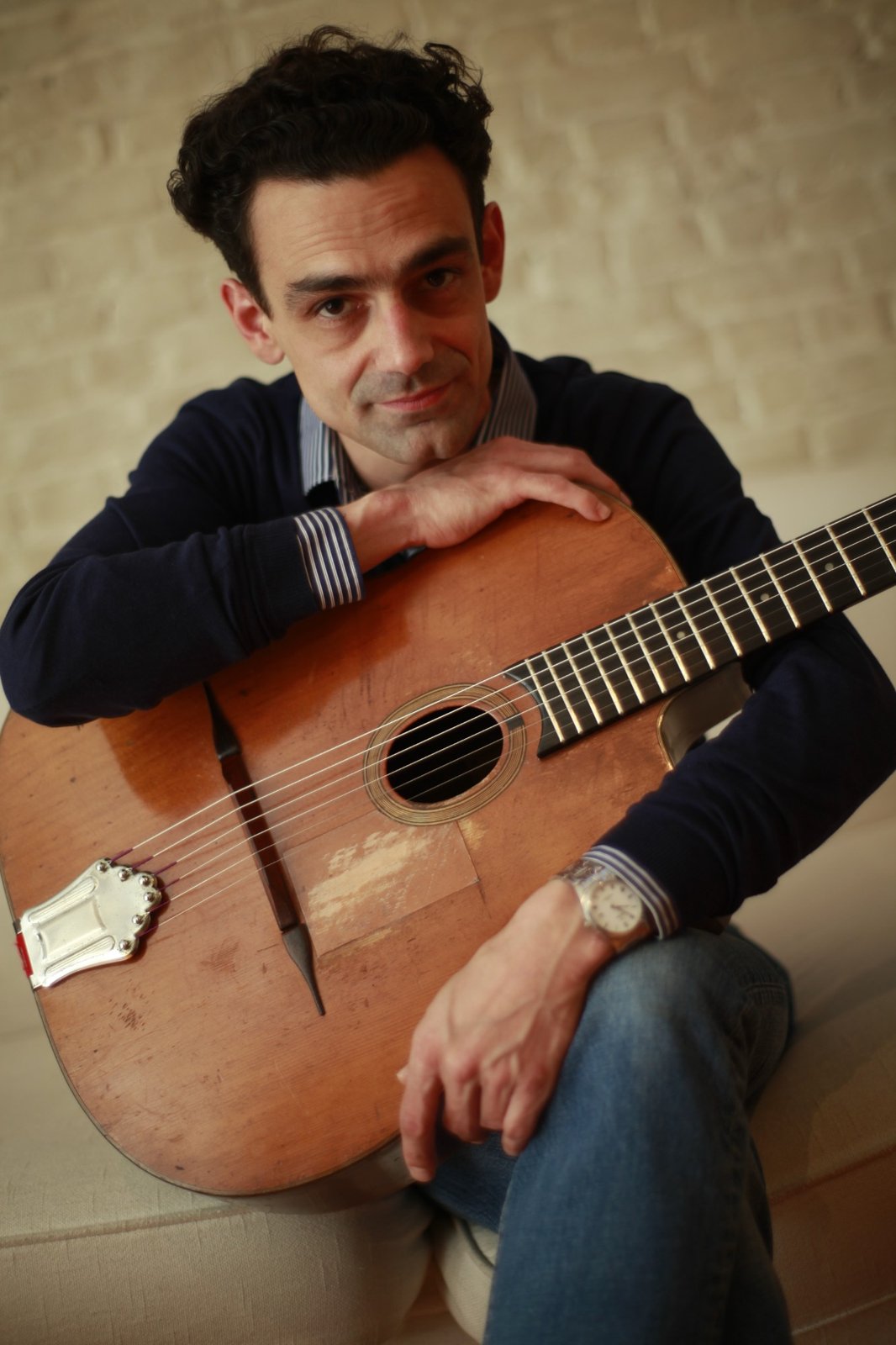Nghệ sĩ dùng dây Savarez Argentine 1510 với đàn guitar gypsy jazz – ảnh Savarez giới thiệu (3)
