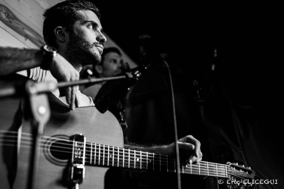 Nghệ sĩ dùng dây Savarez Argentine 1510MF với đàn guitar gypsy jazz – ảnh Savarez giới thiệu (1)