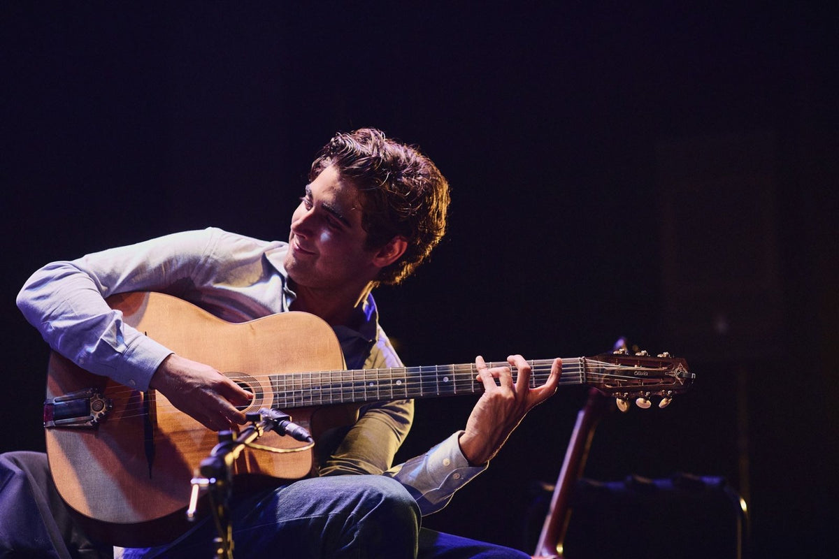 Nghệ sĩ dùng dây Savarez Argentine 1610 với đàn guitar gypsy jazz – ảnh Savarez giới thiệu (1)