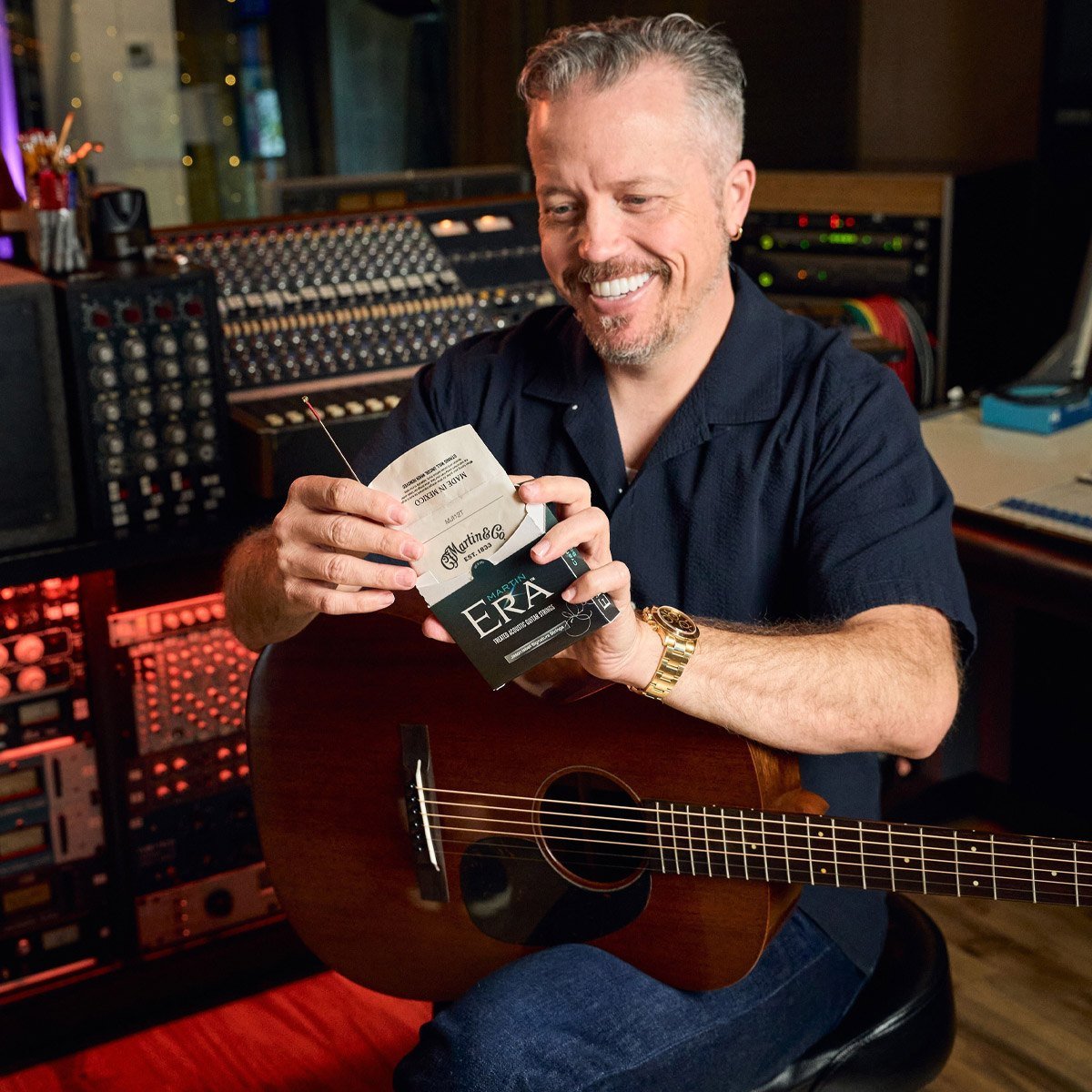 Jason Isbell với dây Martin Era – bộ Artist Light MJI12T phát triển cùng anh