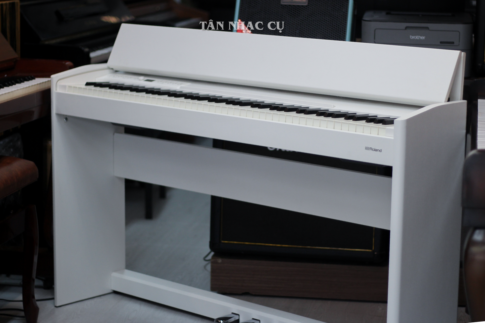 Đàn Piano Điện Roland F701 White Hàng Trưng Bày