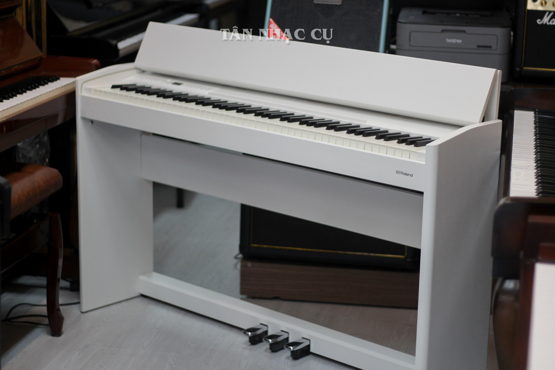 Đàn Piano Điện Roland F701 White Hàng Trưng Bày