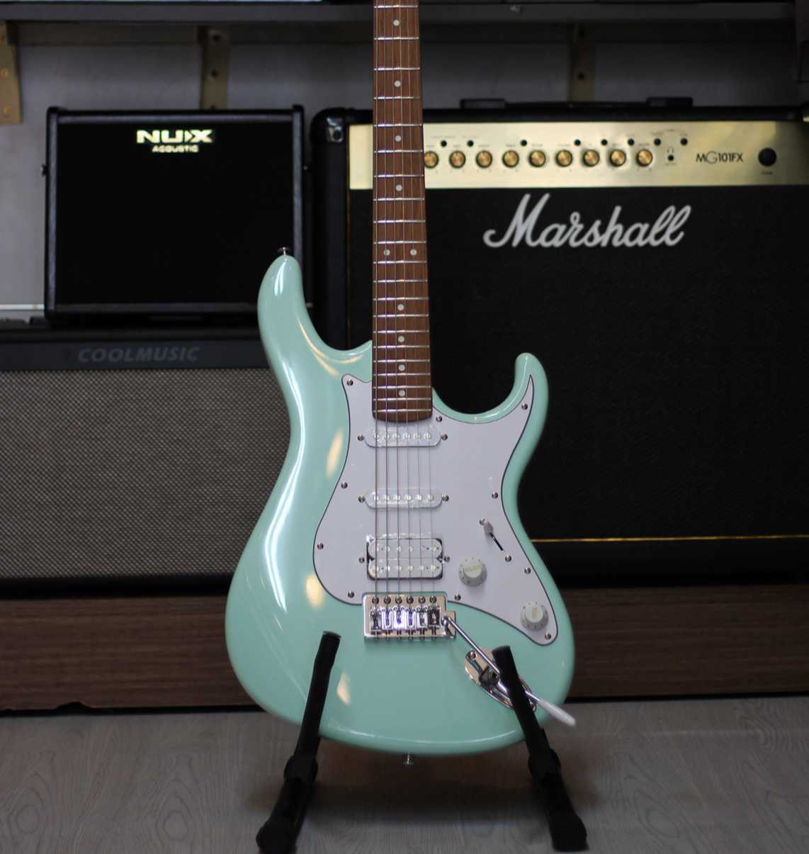 Đàn Guitar Điện Cort G110, Green