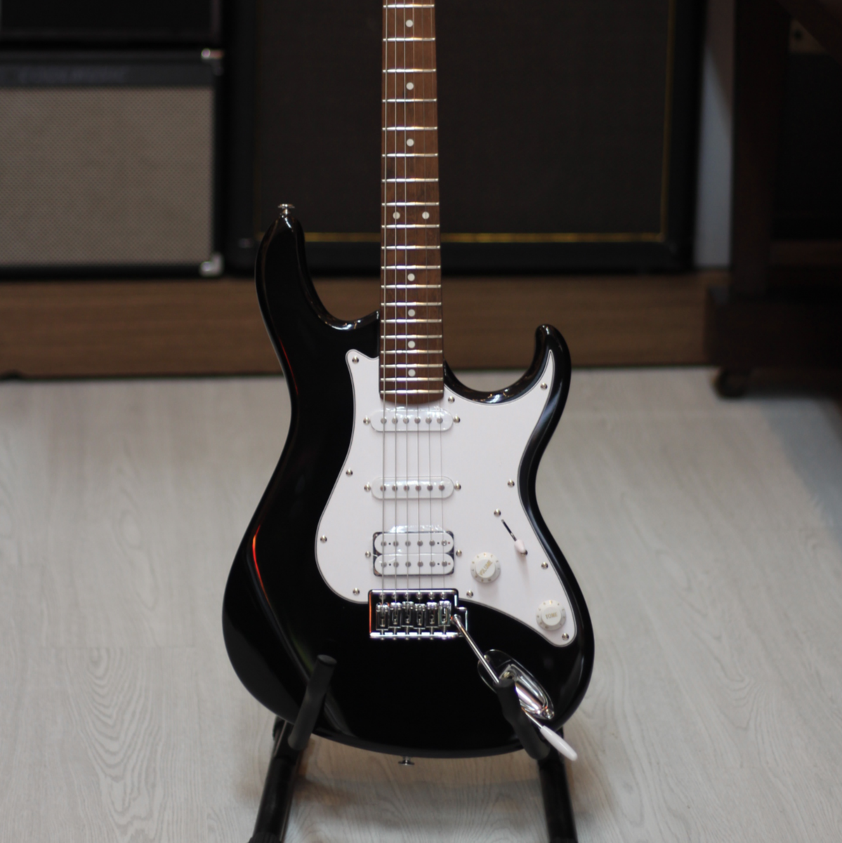 Đàn Guitar Điện Cort G110, Polished Ebony