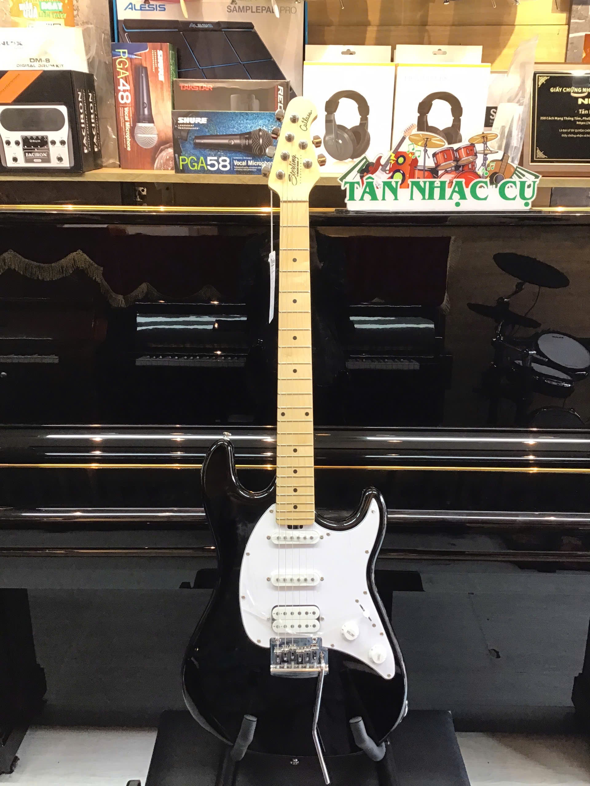 Đàn Guitar Điện Sterling By Music Man Cutlass CT20, Black