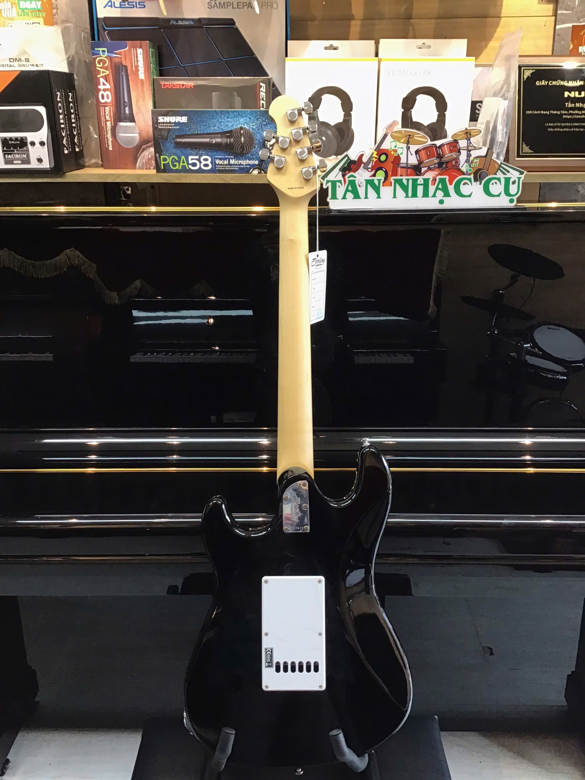 Đàn Guitar Điện Sterling By Music Man Cutlass CT20, Black
