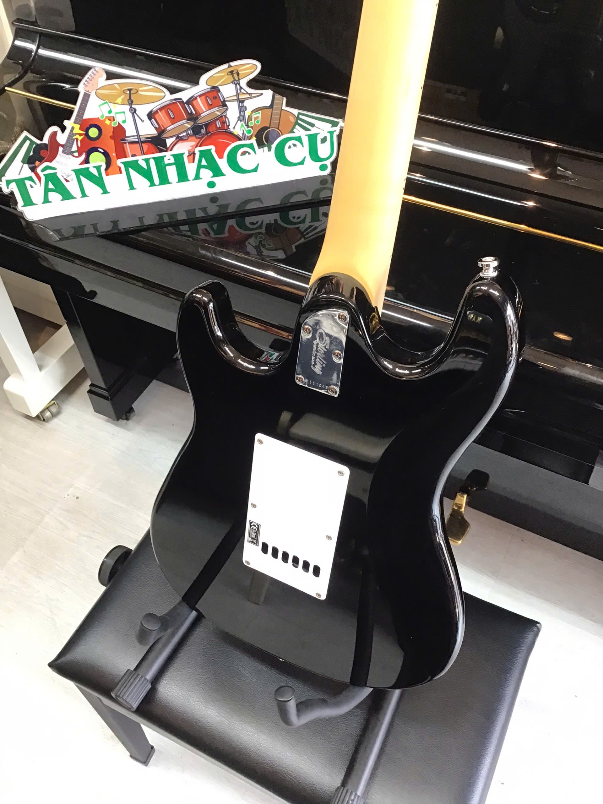 Đàn Guitar Điện Sterling By Music Man Cutlass CT20, Black