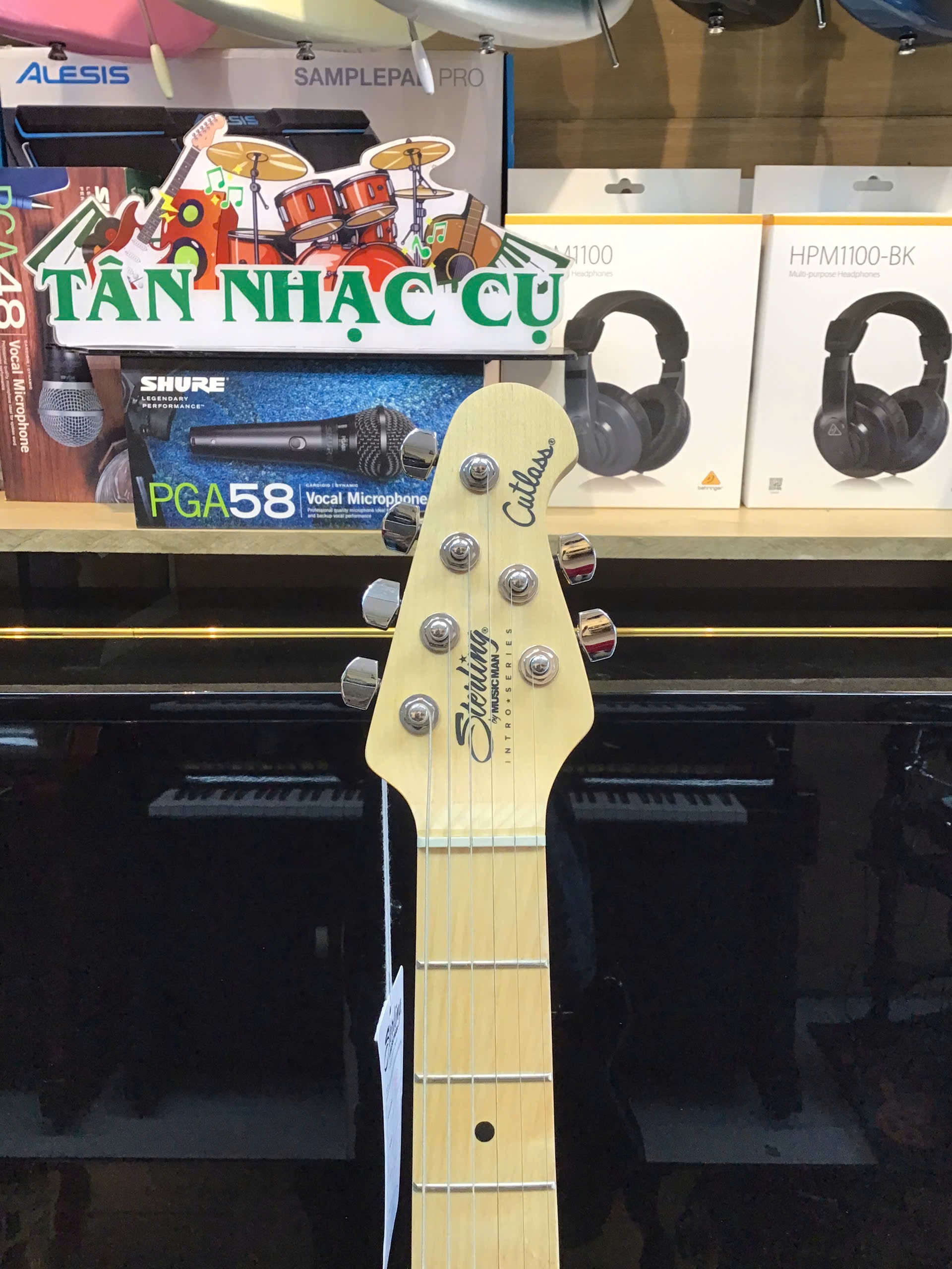 Đàn Guitar Điện Sterling By Music Man Cutlass CT20, Black