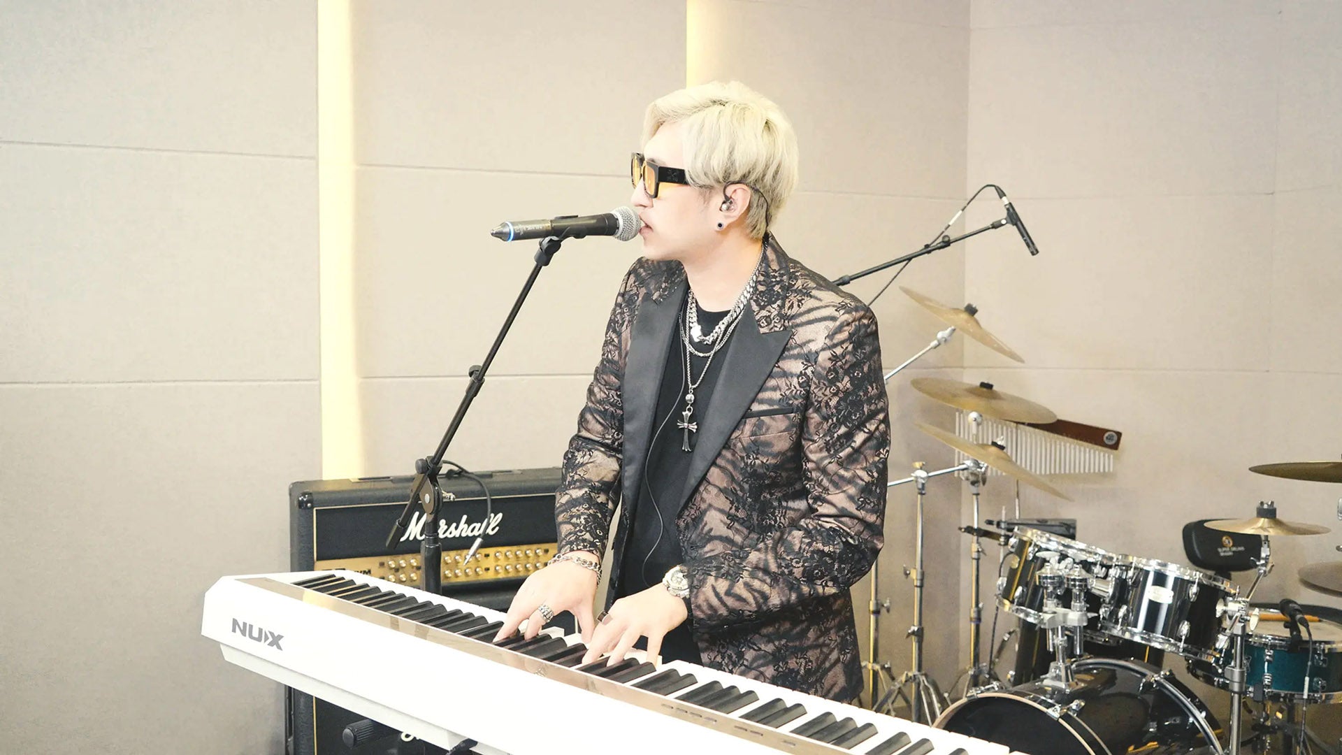 nux npk20 white dan piano