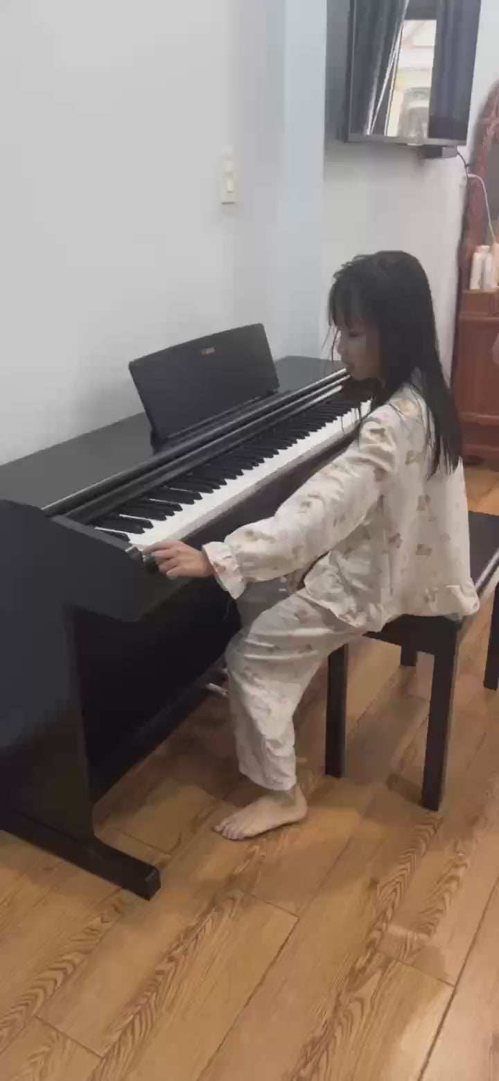 Khách Hàng Yamaha YDP146 Đầu Tiên Ở Việt Nam